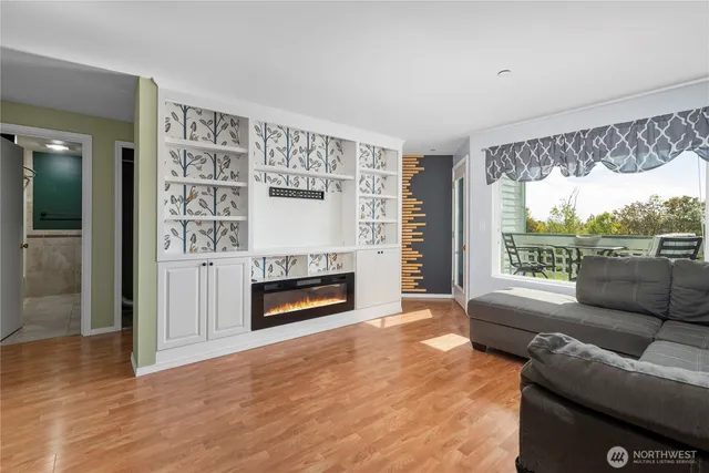 $335,000 | 485 Southwest Bayshore Drive, Unit C201, Oak Harbor, WA 98277