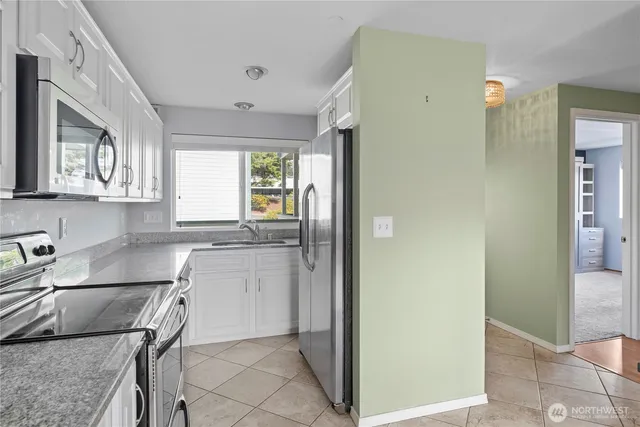 $335,000 | 485 Southwest Bayshore Drive, Unit C201, Oak Harbor, WA 98277