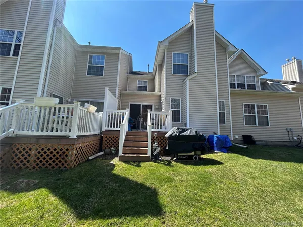 $540,000 | 118 Kettles Lane, Medford, NY 11763