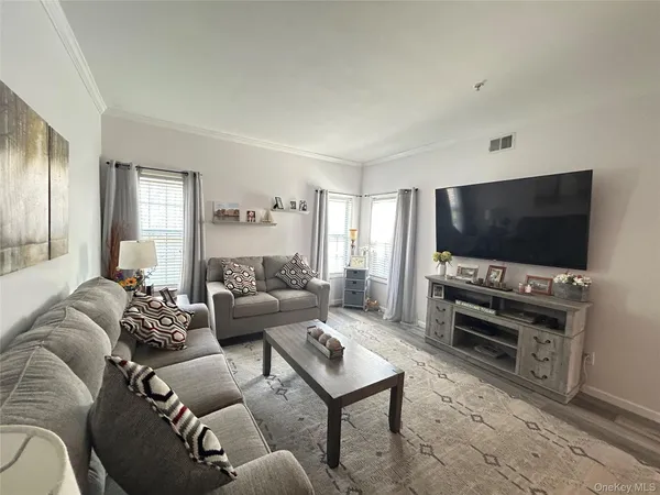 $540,000 | 118 Kettles Lane, Medford, NY 11763