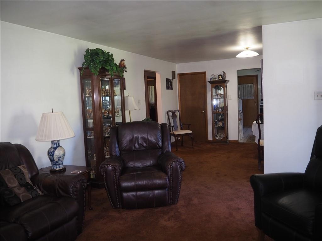 420 Saxonburg Road Butler, PA 16002 - Photo 4 of 26 a living room with furniture and a lamp