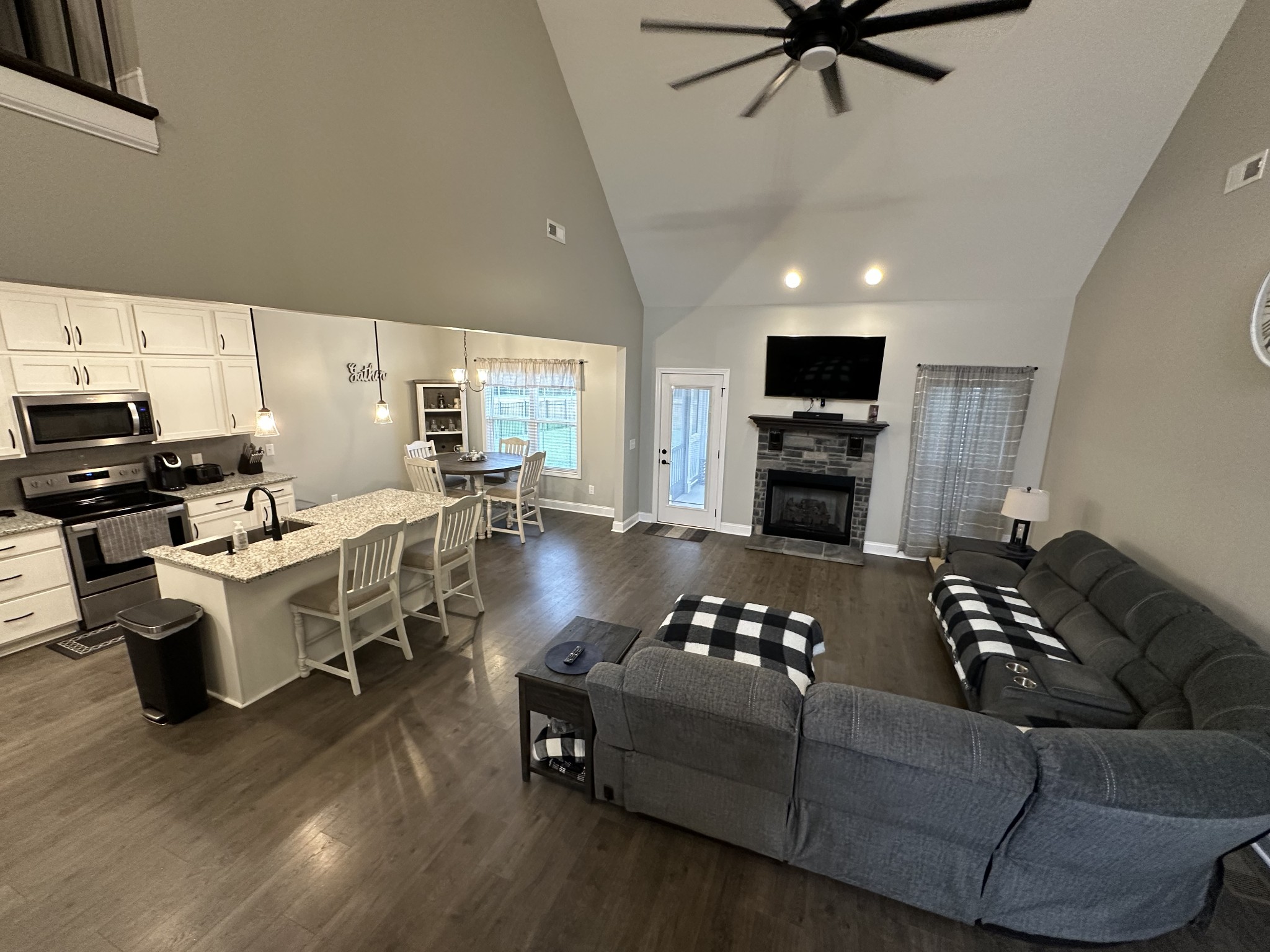 1922 Shield Drive Clarksville, TN 37043 - Photo 4 of 34