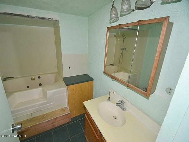 3008 West Cactus Road Phoenix, AZ 85029 - Photo 8 of 107 DSC_0191