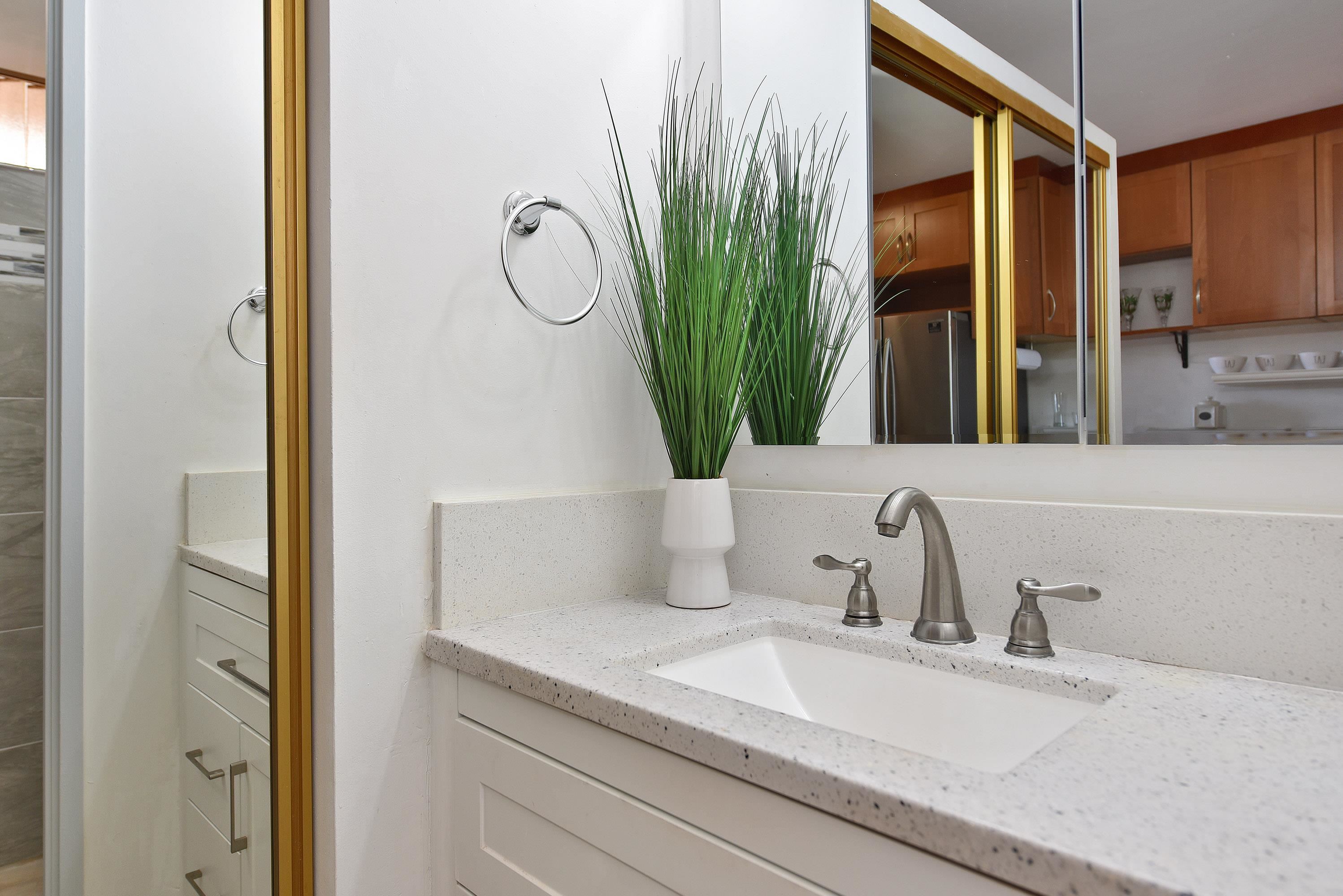 3660 Lower Honoapiilani Road, Unit 302 Lahaina, HI 96761 - Photo 3 of 27 a bathroom with a sink and a mirror