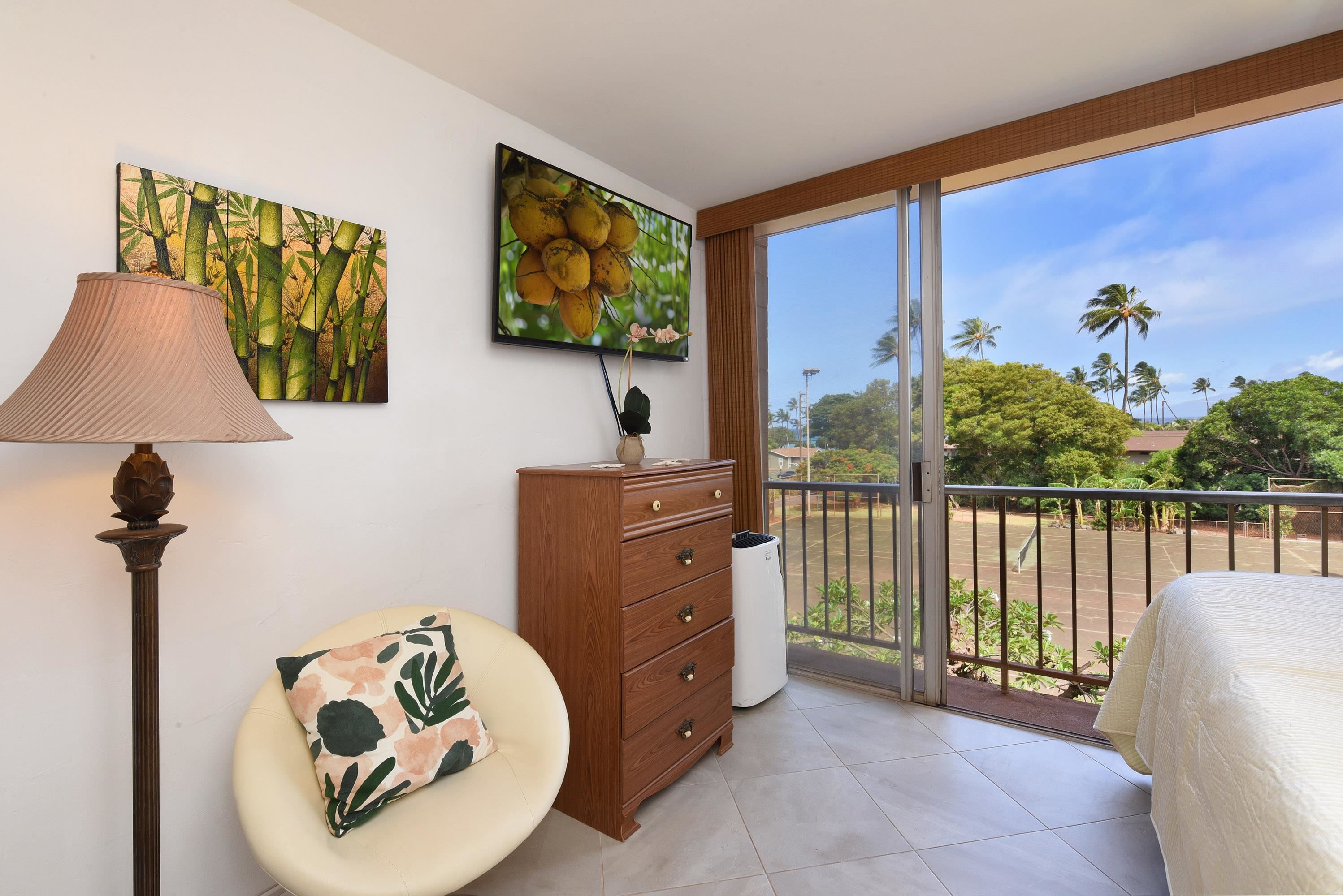 3660 Lower Honoapiilani Road, Unit 302 Lahaina, HI 96761 - Photo 8 of 27 a living room with furniture
