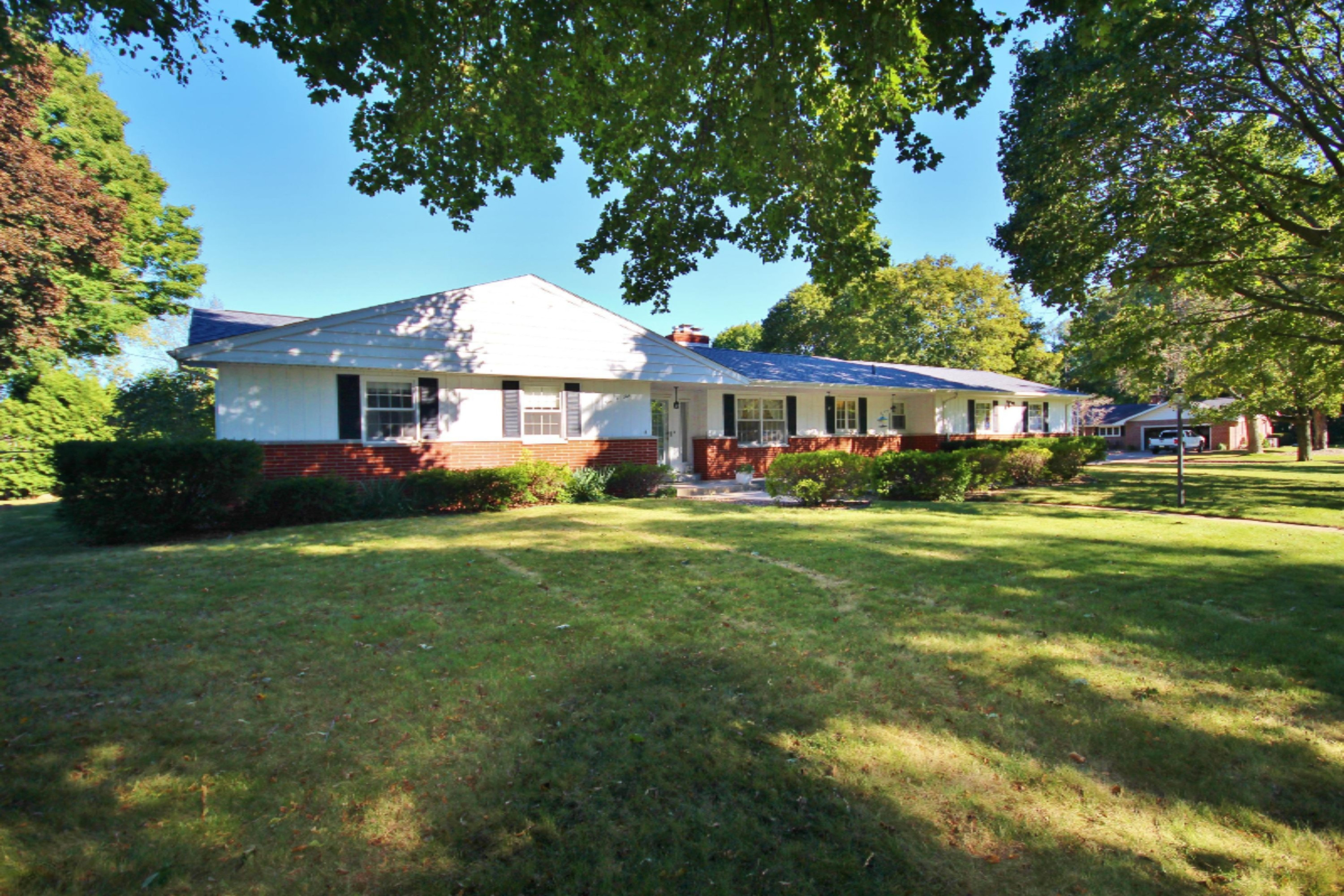 905 Pine Street Three Rivers, MI 49093 - Photo 2 of 56 IMG_2890