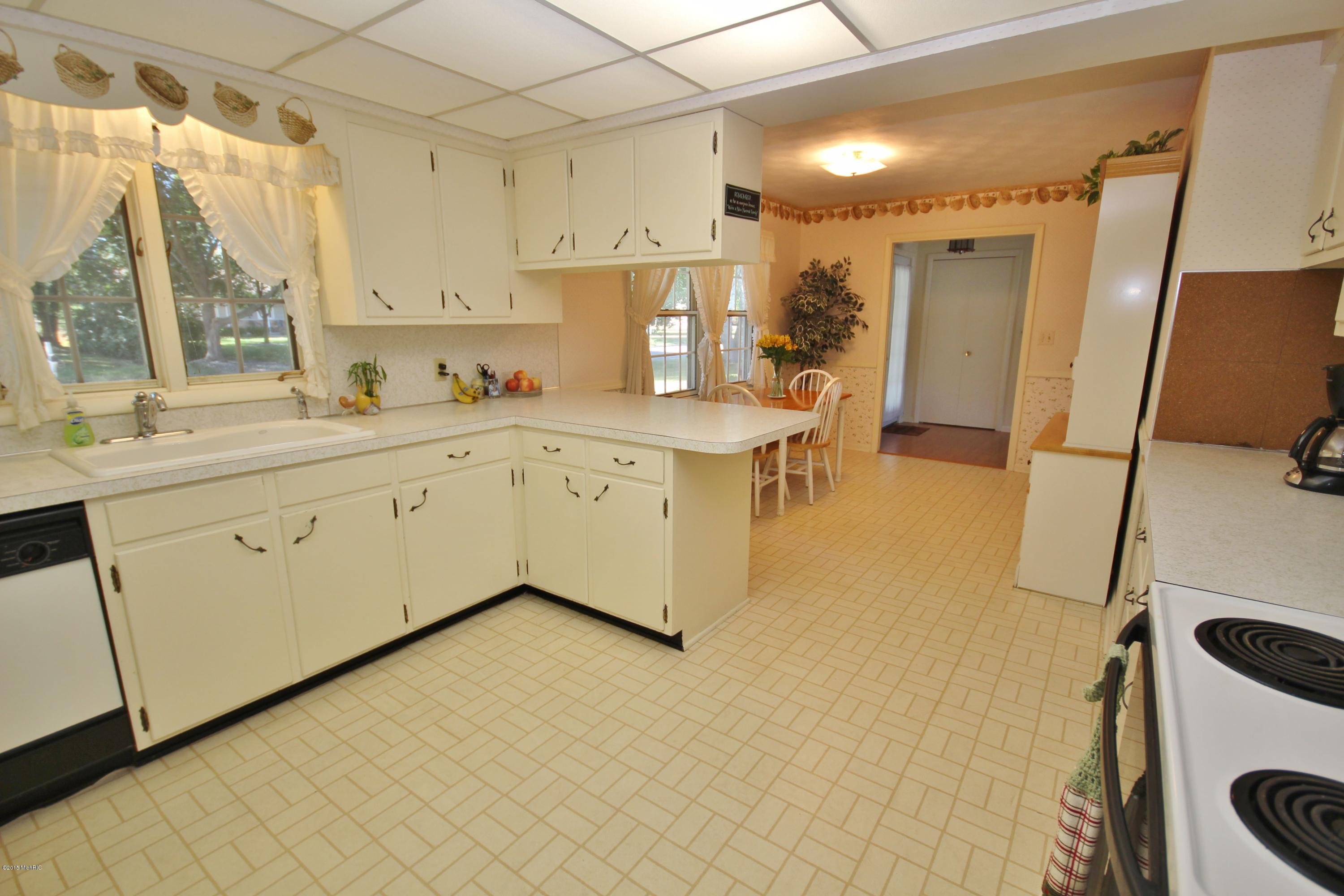 905 Pine Street Three Rivers, MI 49093 - Photo 23 of 56 IMG_2758
