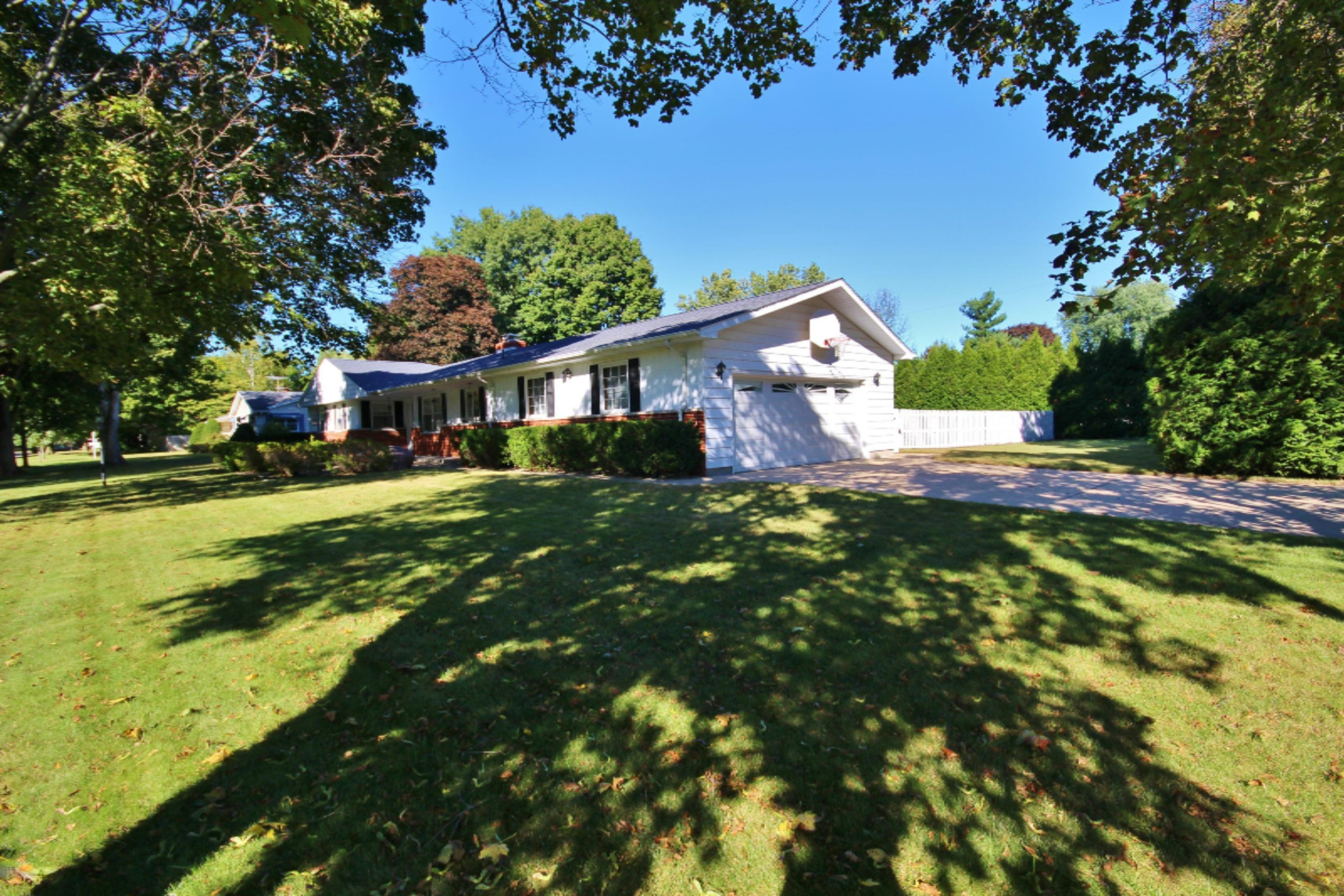 905 Pine Street Three Rivers, MI 49093 - Photo 5 of 56 IMG_2903