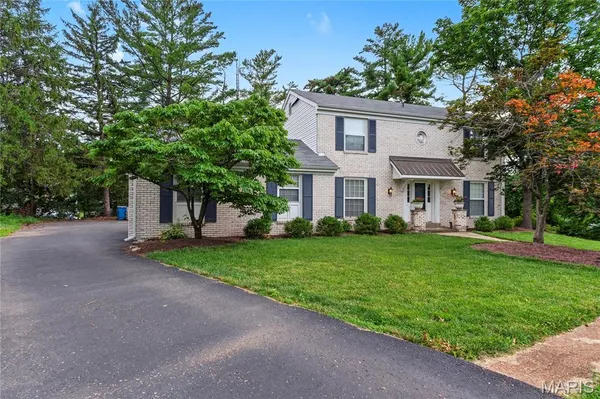 $475,000 | 954 Chartrand Drive, Ballwin, MO 63011