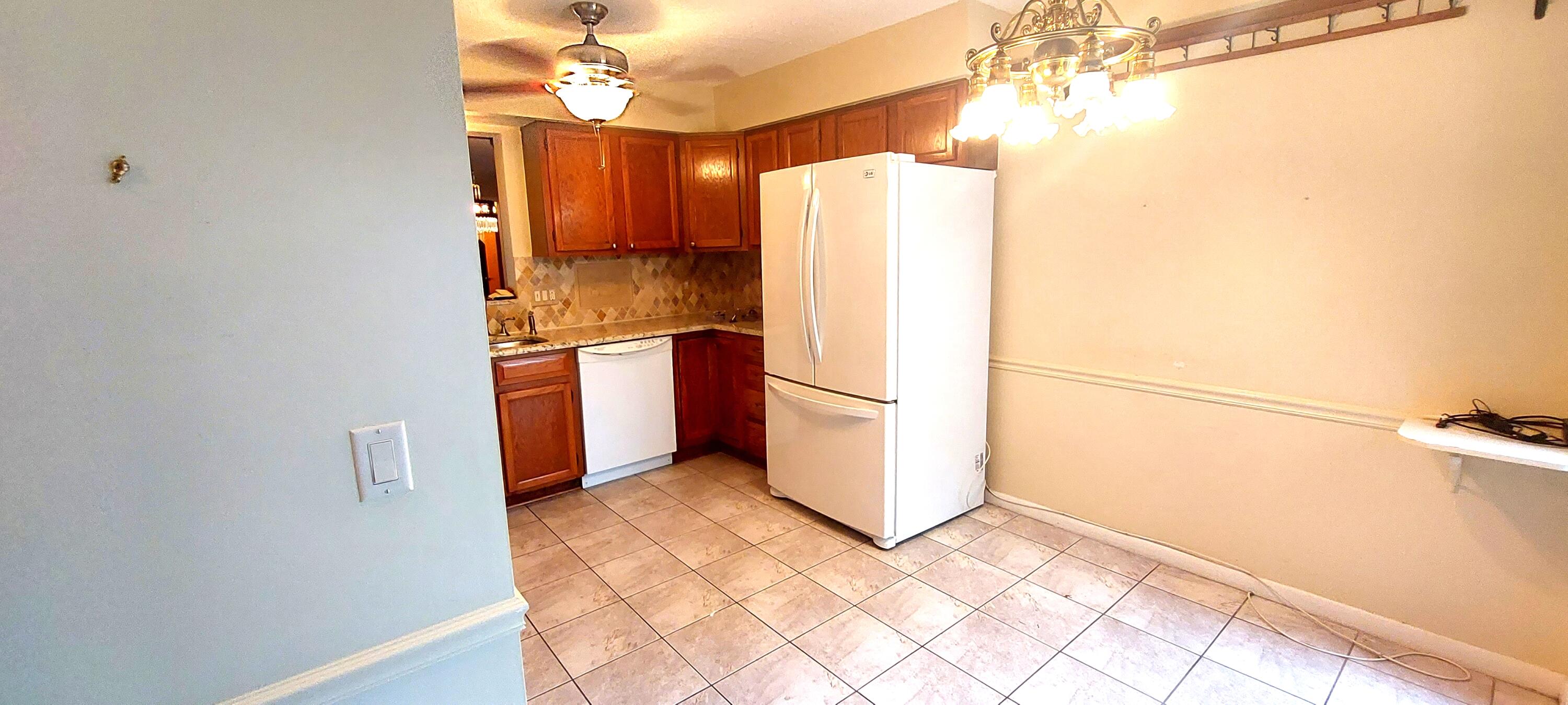 2040 Colonial Road, Unit 3 Fort Pierce, FL 34950 - Photo 3 of 35 20220201_102236