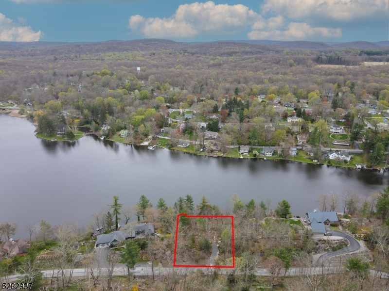 an aerial view of house with yard and lake view