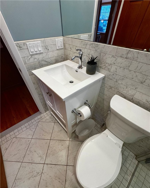 49 Scarborough Road Cumberland, RI 02864 - Photo 11 of 35