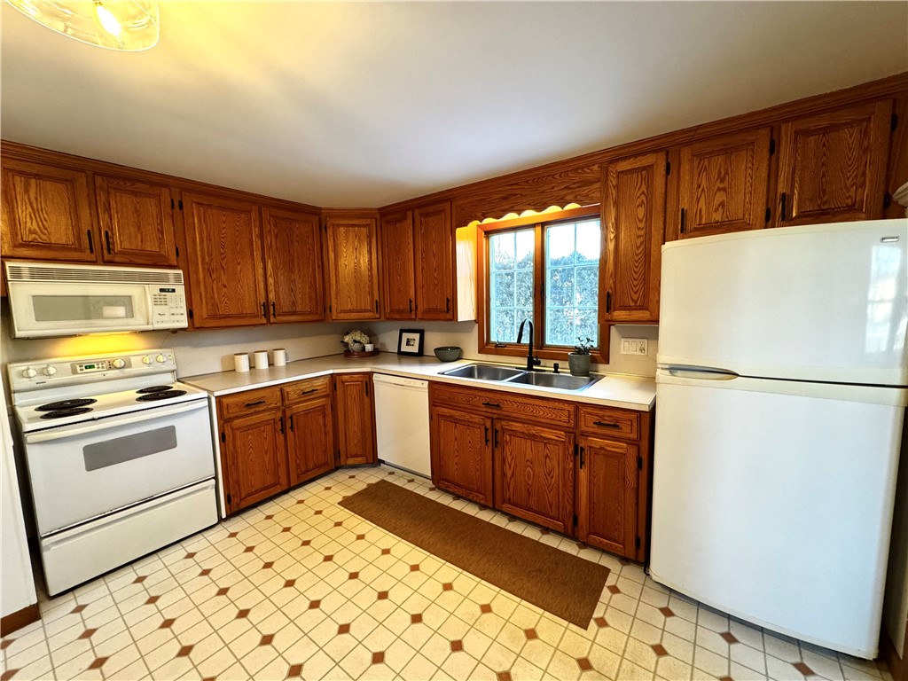 49 Scarborough Road Cumberland, RI 02864 - Photo 14 of 35