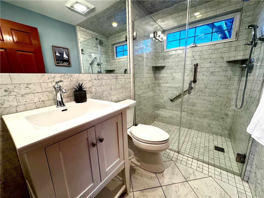 49 Scarborough Road Cumberland, RI 02864 - Photo 10 of 35