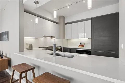 $1,055,000 | 1201 South Prairie Avenue, Unit 803, Chicago, IL 60605