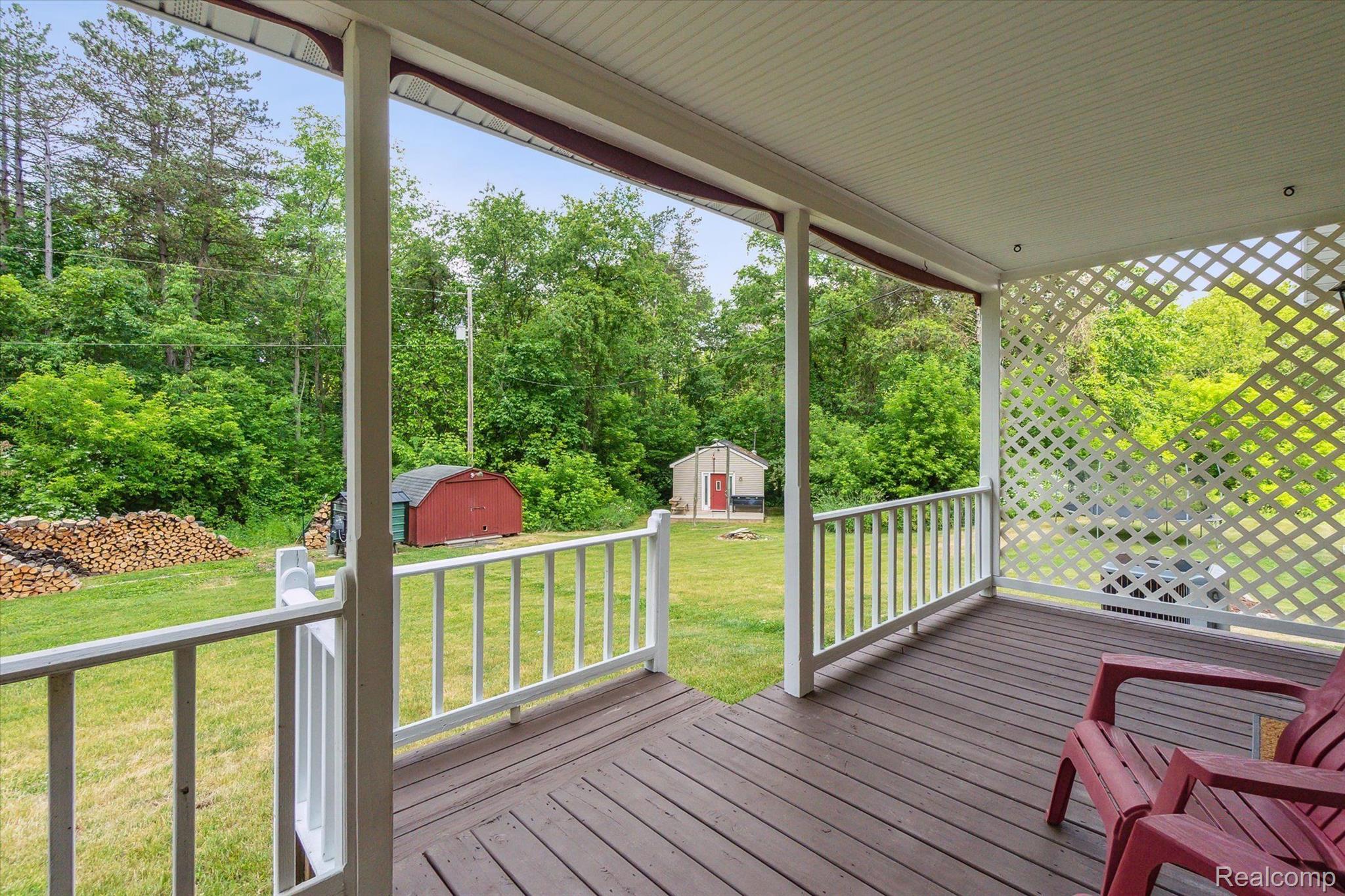 5809 East Allen Road Howell, MI 48855 - Photo 7 of 62 Front porch