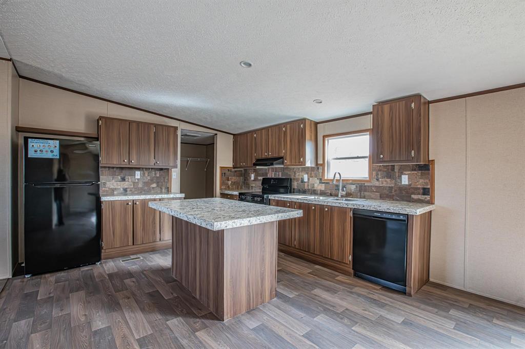 109 Draven Drive Springtown, TX 76082 - Photo 4 of 35 a kitchen with a sink stove and refrigerator