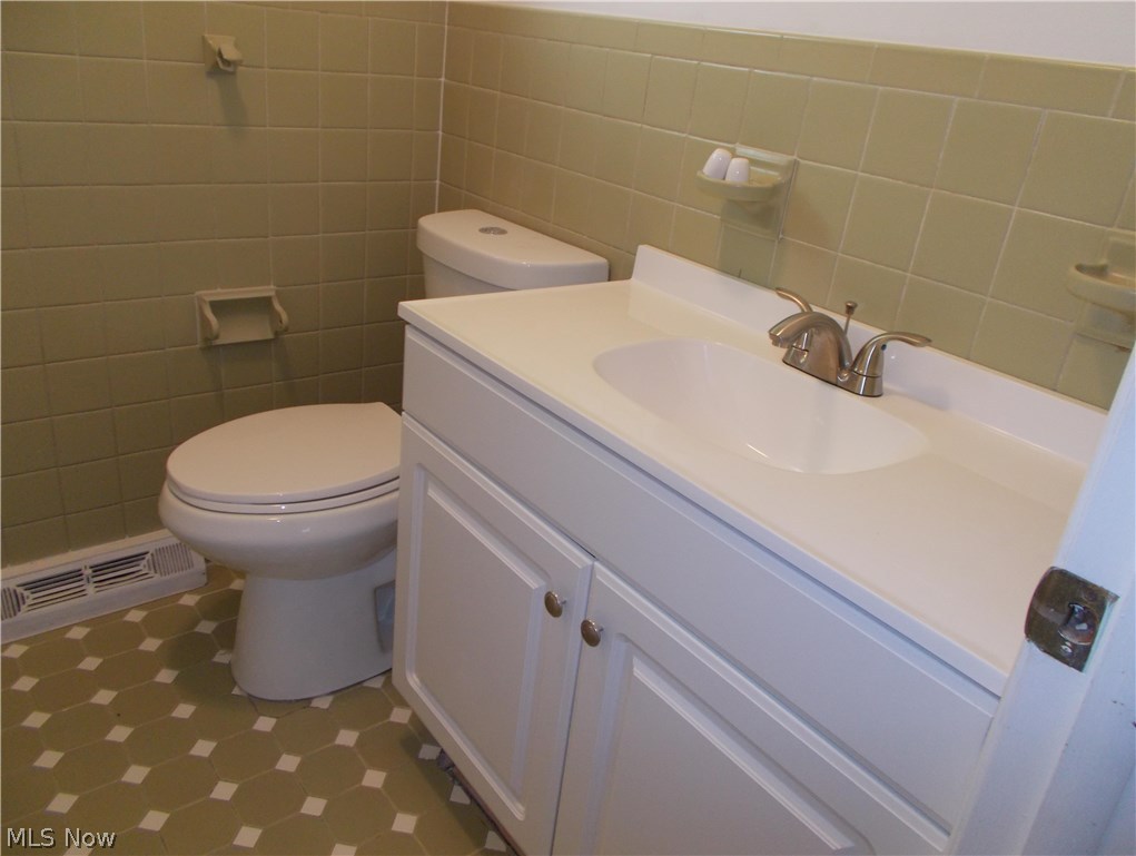 3911 Bluestone Road Cleveland Heights, OH 44121 - Photo 12 of 19 Gallery Image 12