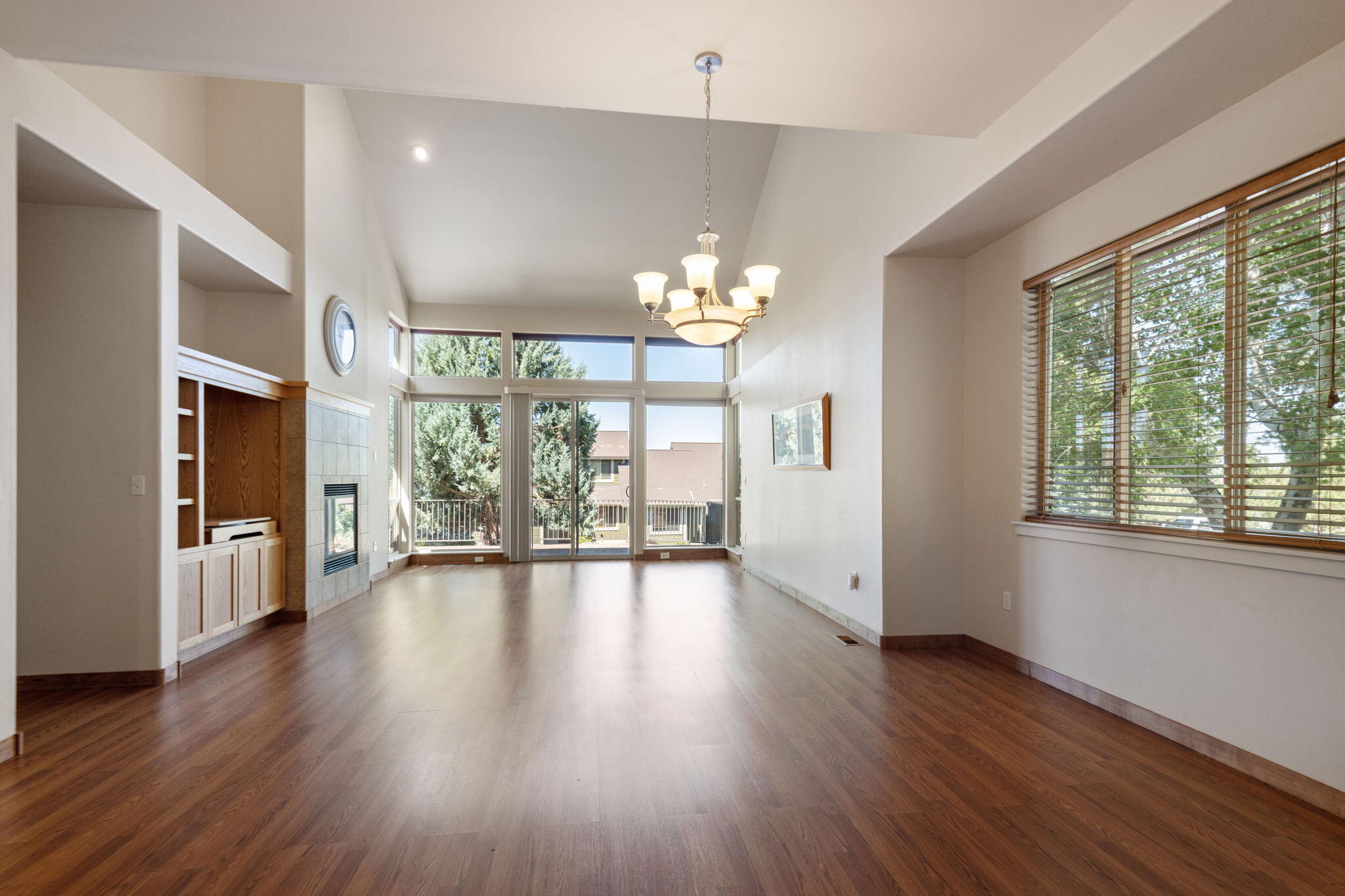 10681 Village Loop Redmond, OR 97756 - Photo 5 of 29 4-web-or-mls-DSC_8836