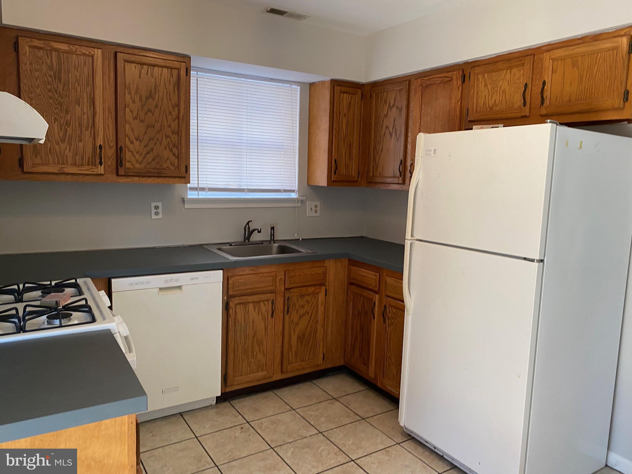 34 A Maynard Drive Sicklerville, NJ 08081 - Photo 7 of 14