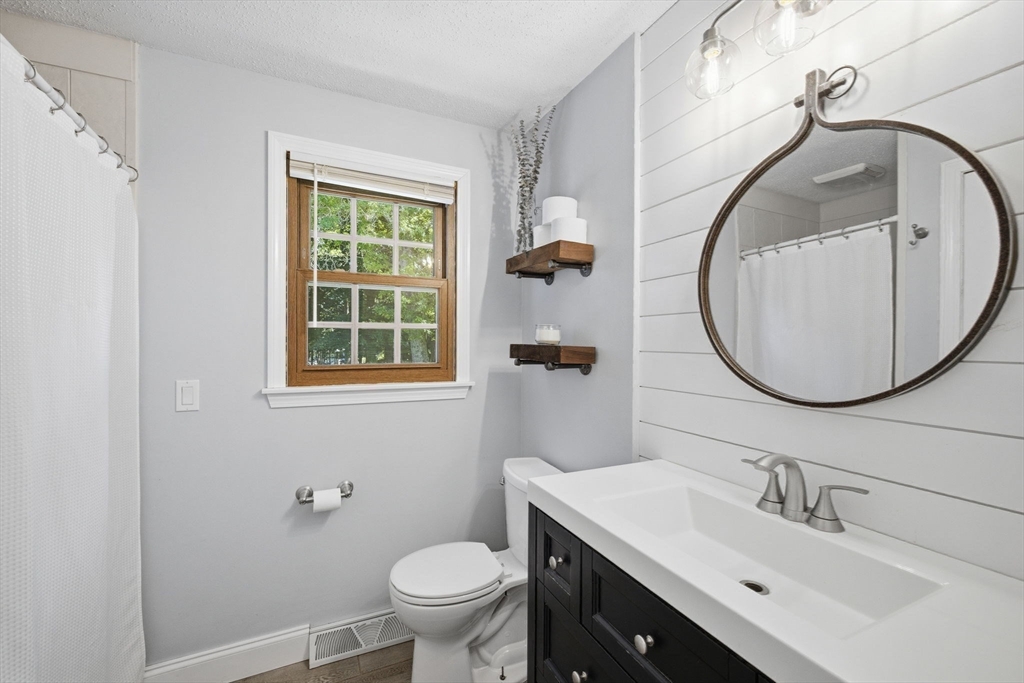 100 Beacon Hill Road West Springfield, MA 01089 - Photo 8 of 24