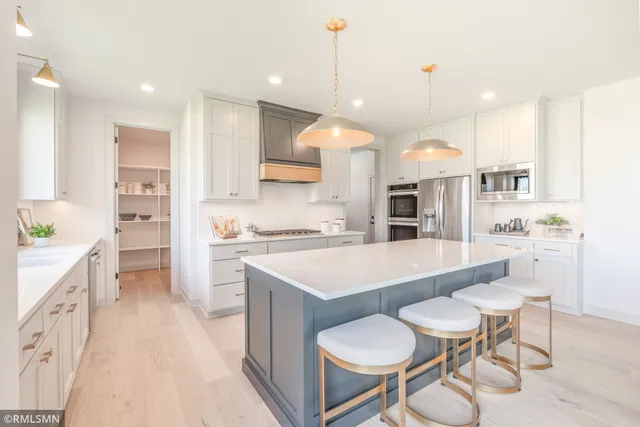 $969,000 | 5058 Airlake Draw, Woodbury, MN 55129