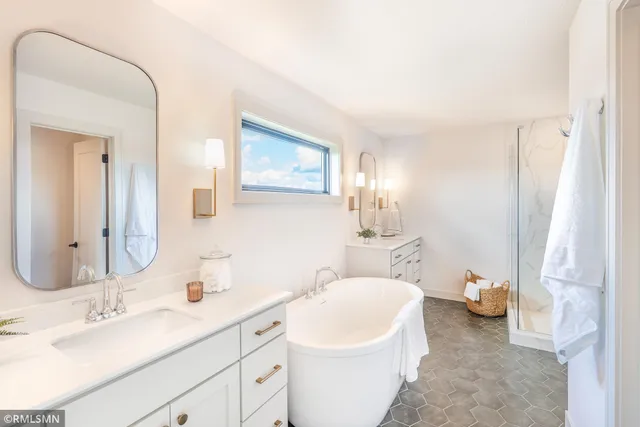 $969,000 | 5058 Airlake Draw, Woodbury, MN 55129