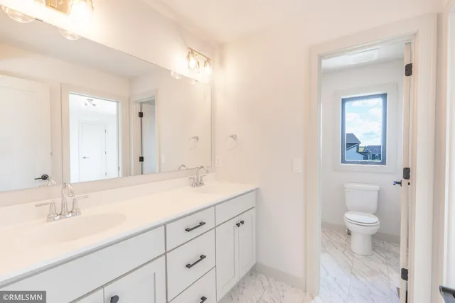 $969,000 | 5058 Airlake Draw, Woodbury, MN 55129