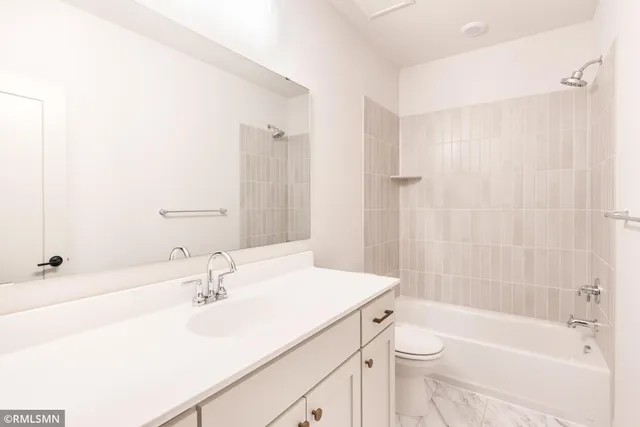 $969,000 | 5058 Airlake Draw, Woodbury, MN 55129