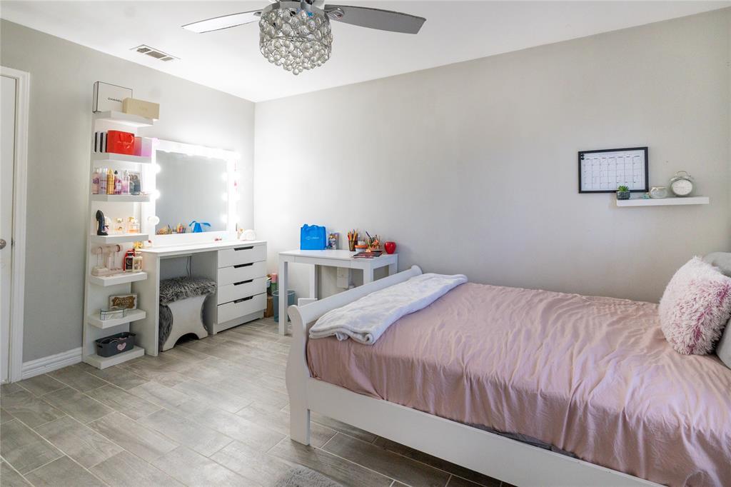 1246 Meadow Way Terrell, TX 75160 - Photo 18 of 39 a bedroom with a bed and a window