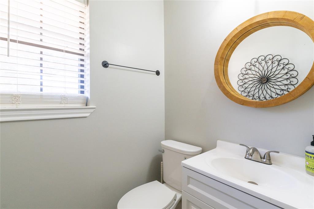 1246 Meadow Way Terrell, TX 75160 - Photo 21 of 39 a bathroom with a toilet and a sink