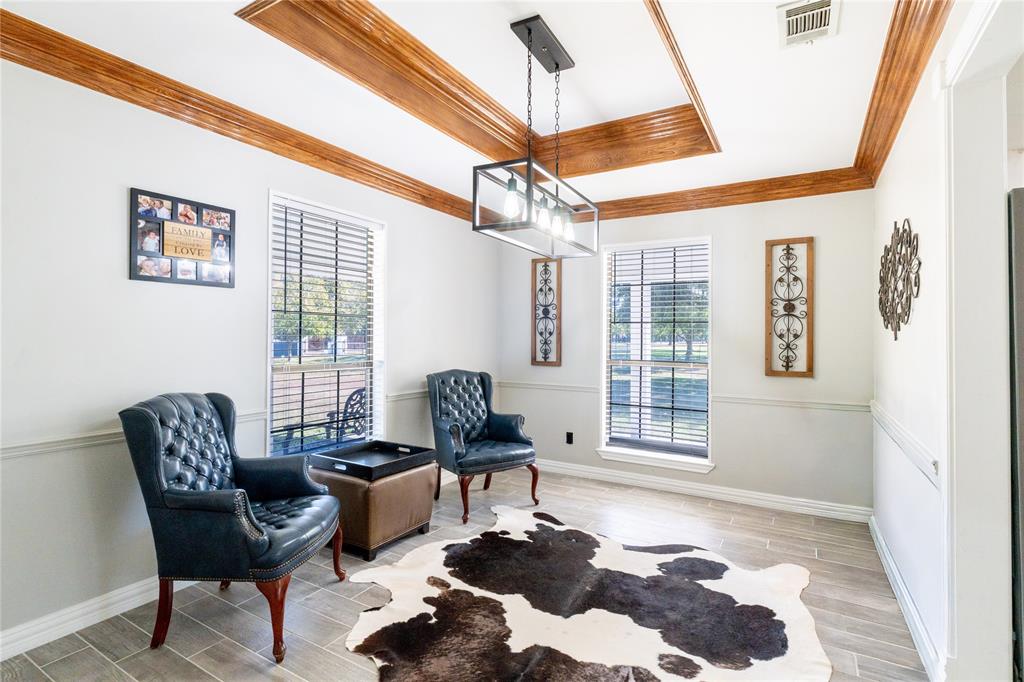 1246 Meadow Way Terrell, TX 75160 - Photo 28 of 39 a living room with furniture and a window
