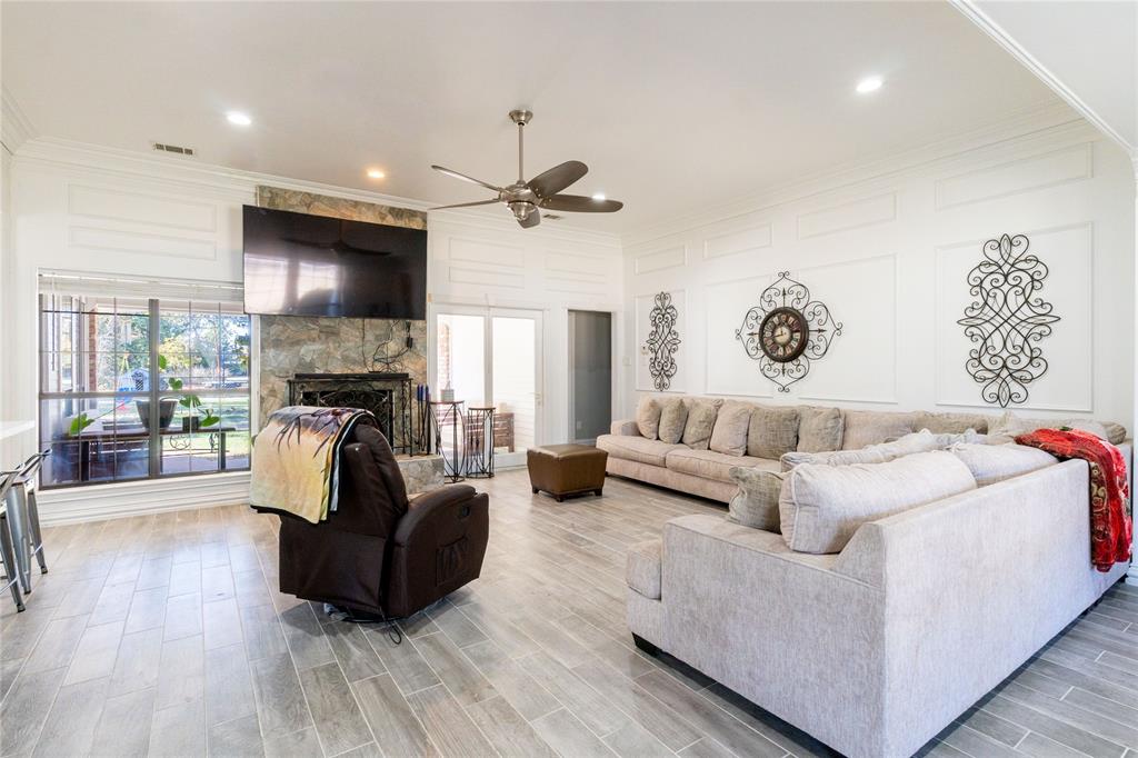 1246 Meadow Way Terrell, TX 75160 - Photo 33 of 39 a living room with furniture and a flat screen tv