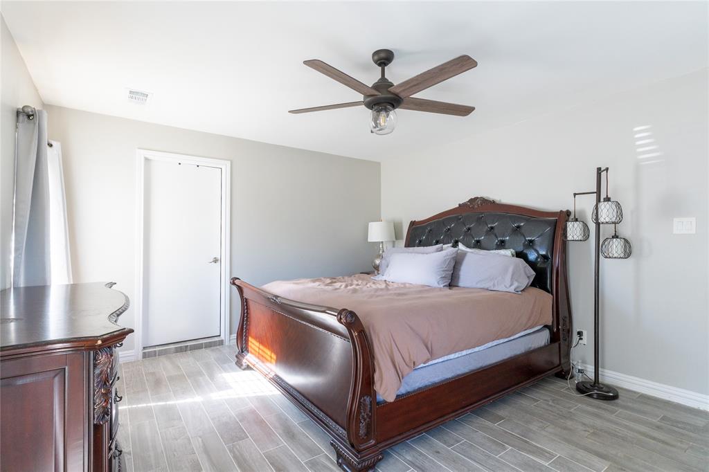 1246 Meadow Way Terrell, TX 75160 - Photo 9 of 39 a bedroom with a bed and window