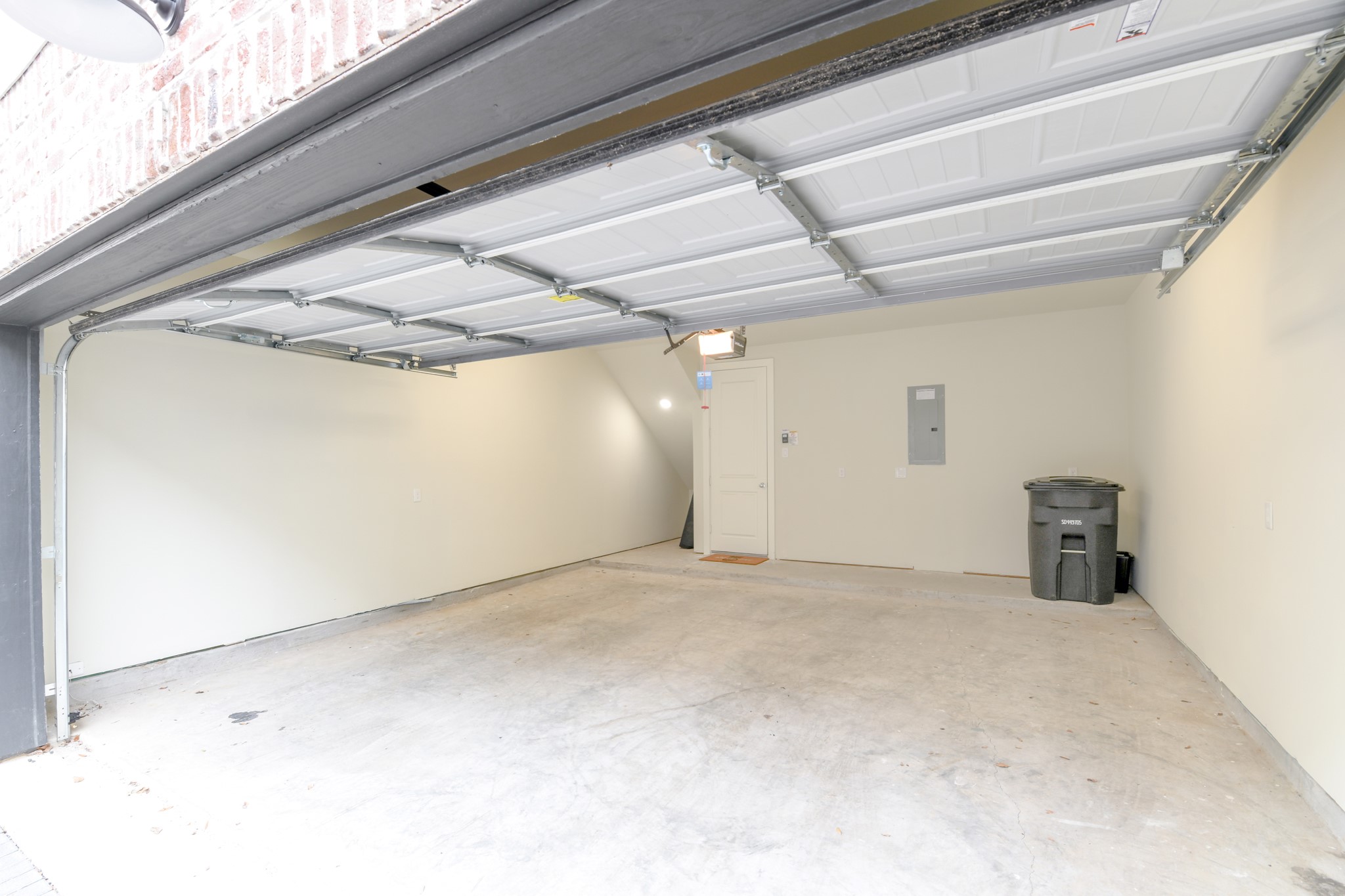 5209 Allen Street, Unit I Houston, TX 77007 - Photo 18 of 19 Garage - gated entrance