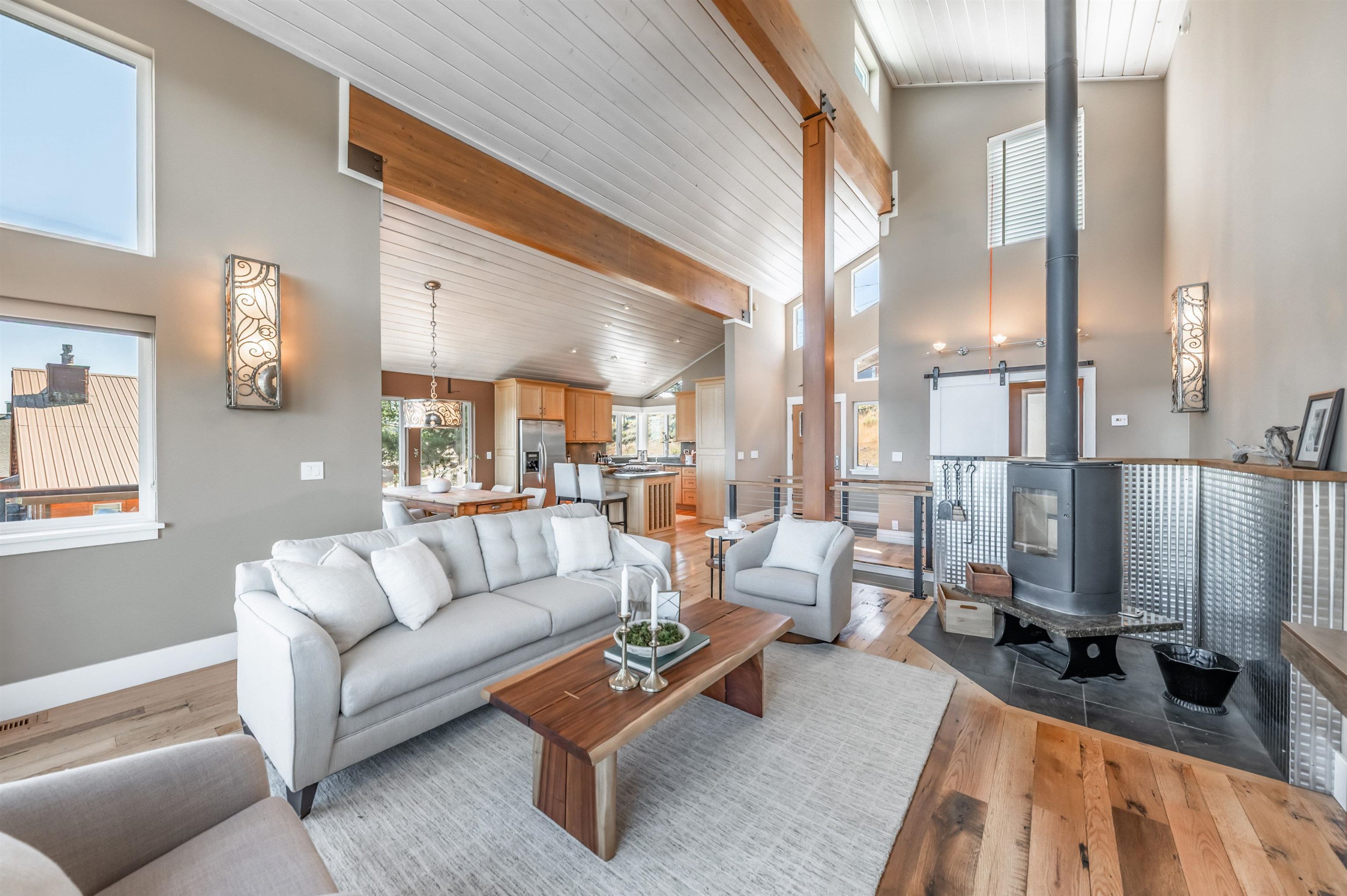 12957 Pinnacle Loop, Unit 6 Truckee, CA 96161 - Photo 4 of 28 a living room with furniture