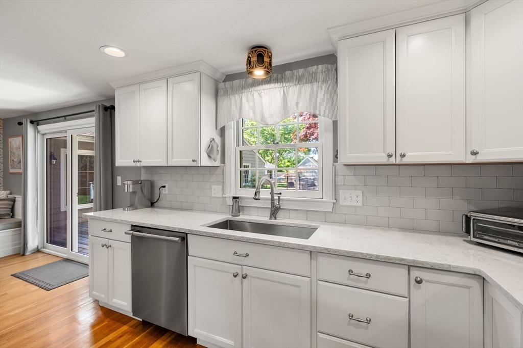 35 Marlyn Road Medfield, MA 02052 - Photo 9 of 39