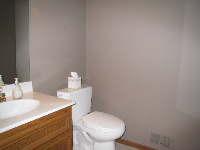 2152 Kennedy Drive Rochester, MI 48309 - Photo 21 of 37 Half Bath