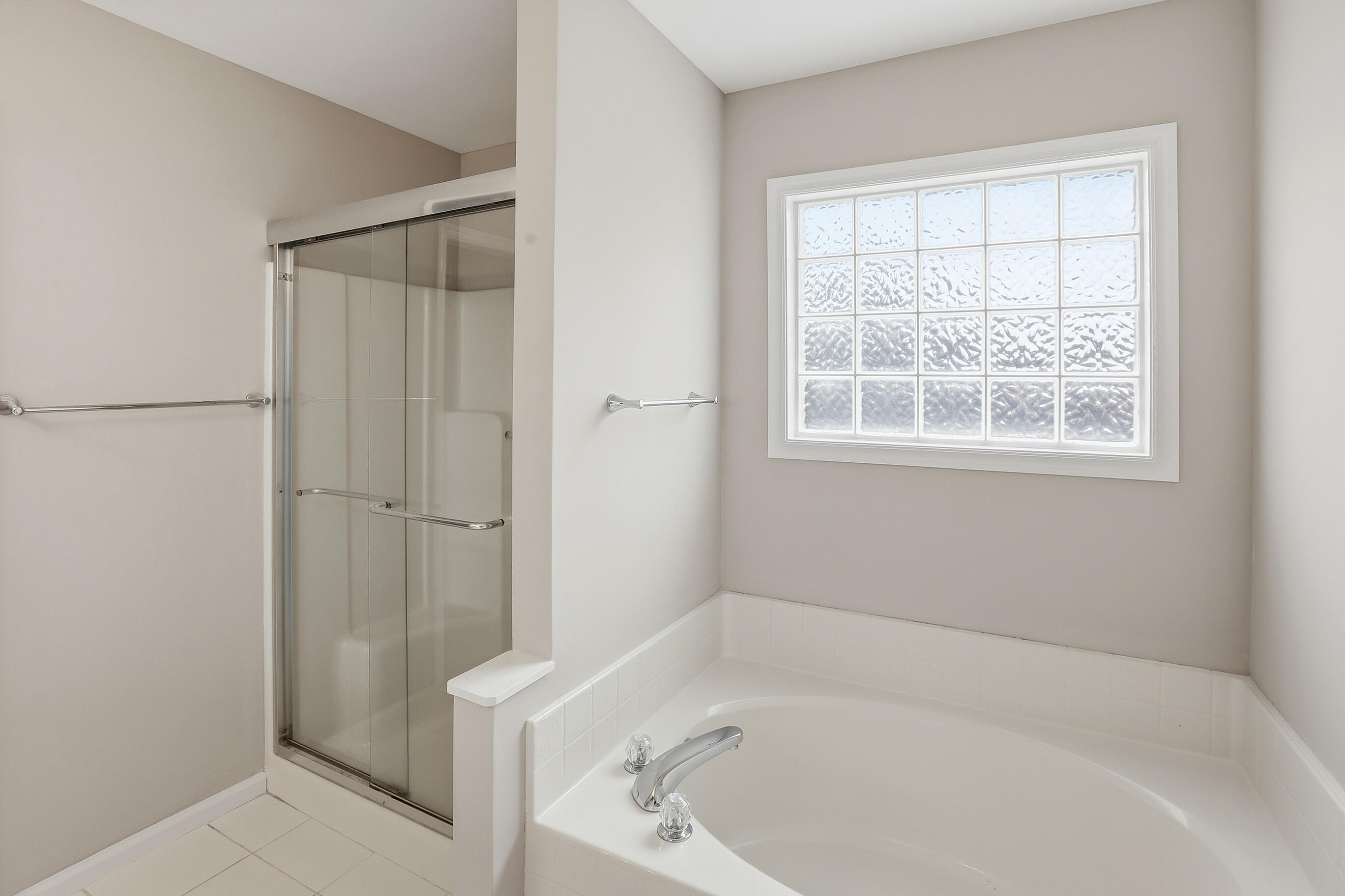 1077 Waltons Pass Evans, GA 30809 - Photo 6 of 25 Primary Bath