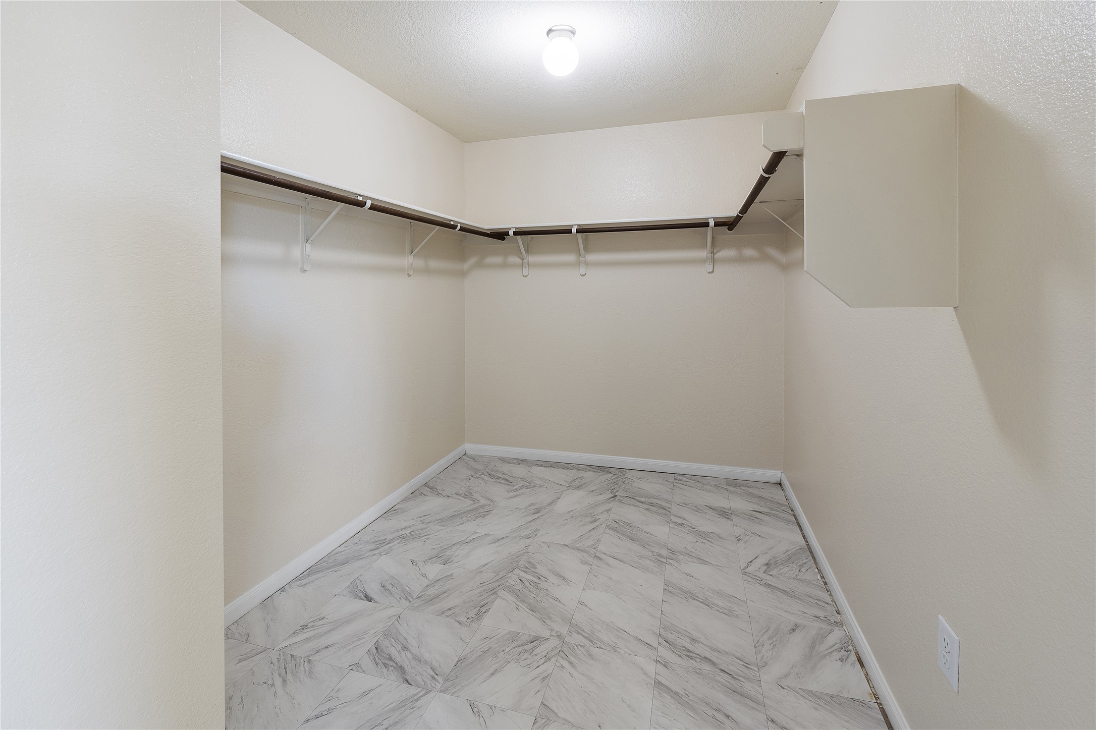 18436 Weatherby Lane Elgin, TX 78621 - Photo 10 of 23 View of walk in closet