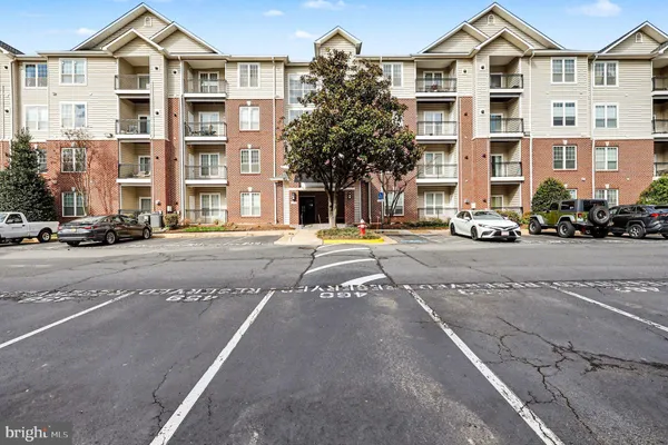 $2,000 | 1570 Spring Gate Dr., Unit 7201, McLean, VA 22102