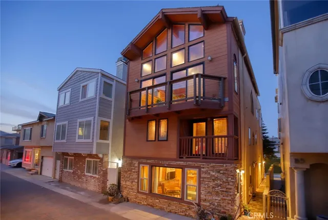 $2,389,000 | 6 Surfside Avenue, Surfside, CA 90743