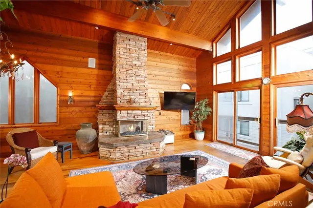 $2,389,000 | 6 Surfside Avenue, Surfside, CA 90743