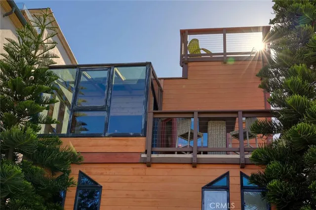 $2,389,000 | 6 Surfside Avenue, Surfside, CA 90743