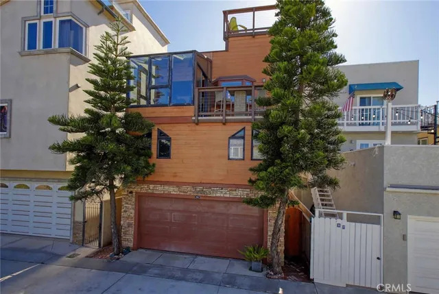 $2,389,000 | 6 Surfside Avenue, Surfside, CA 90743