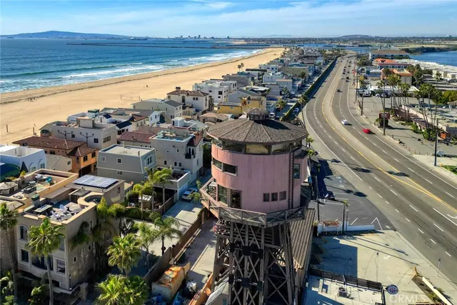 $2,389,000 | 6 Surfside Avenue, Surfside, CA 90743