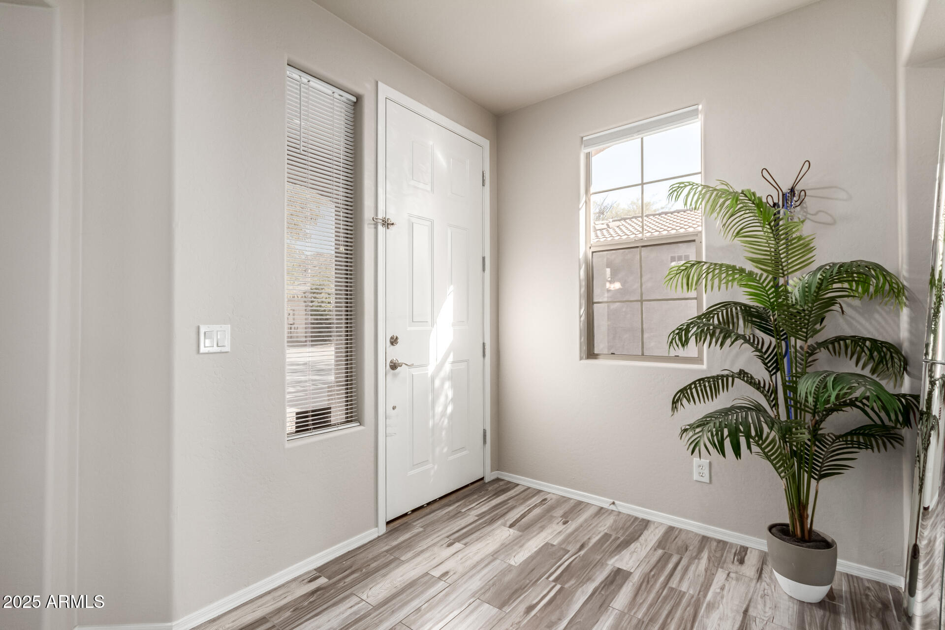 2645 West Florentine Road Phoenix, AZ 85086 - Photo 5 of 41 Foyer