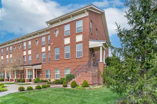 $389,900 | 407 Brownstone Row, Springboro, OH 45066