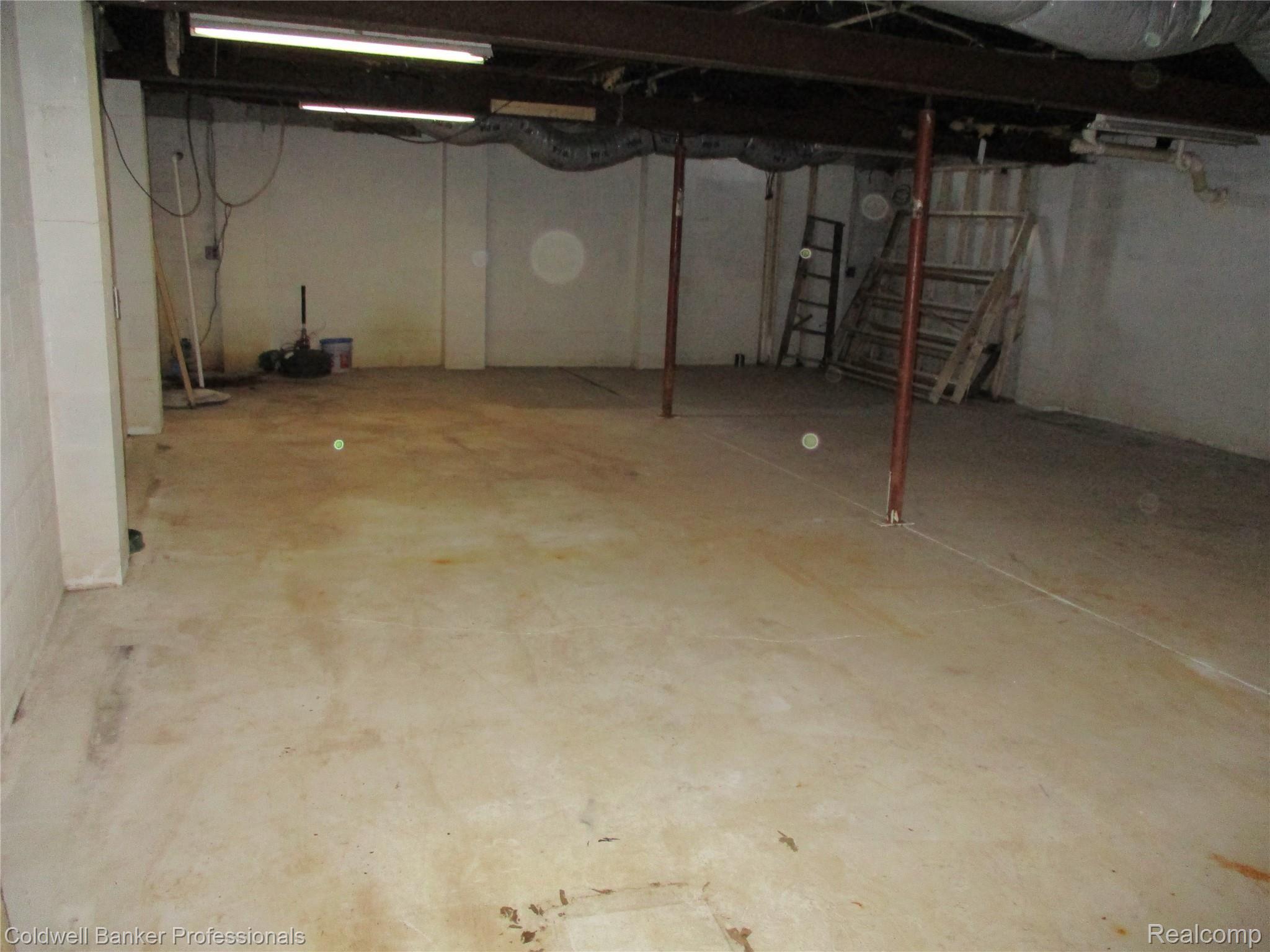 7261 Bancroft Road Bancroft, MI 48414 - Photo 17 of 29 17 FULL BASEMENT.JPG