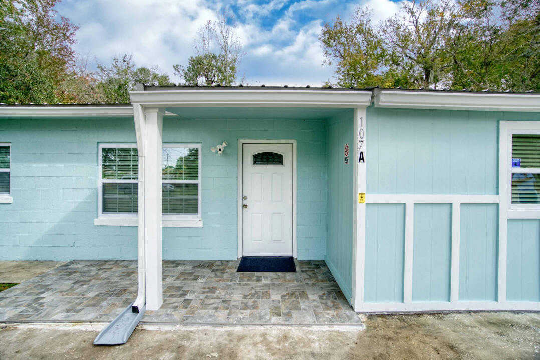 107 Lighthouse Road North Jacksonville, FL 32225 - Photo 9 of 43 a front view of a house